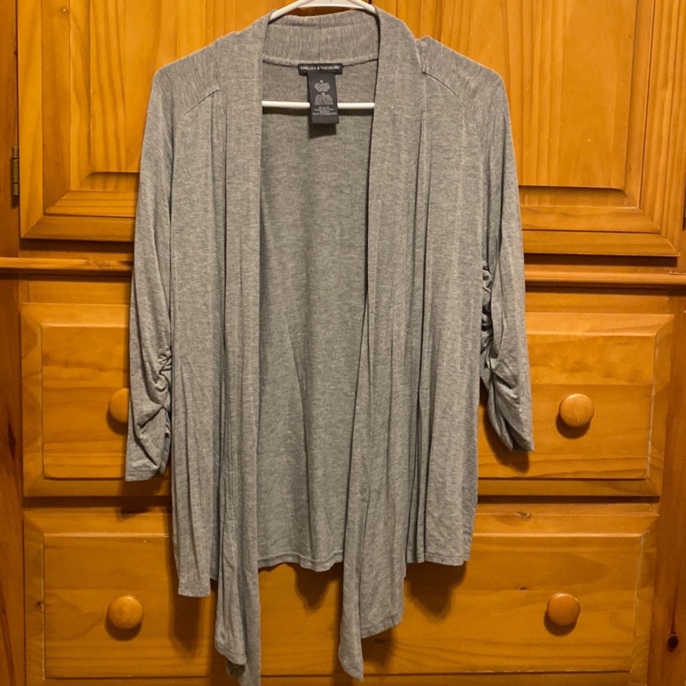 Chelsea & Theodore Size M Cardigan